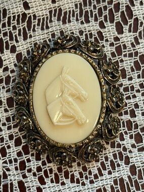 Vintage Cameo Horse Brooch Pin Ornate Gold Tone Frame Resin Carved Equestrian